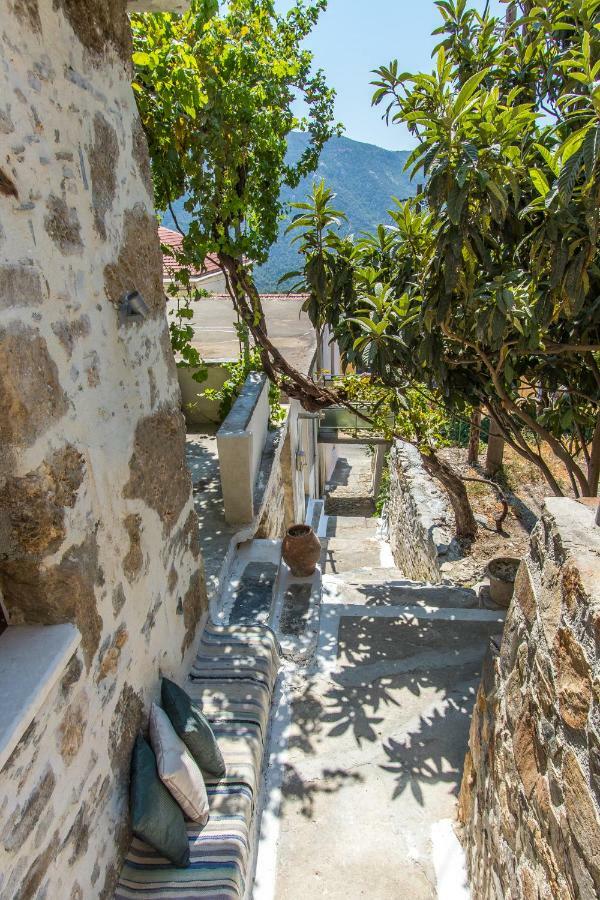 Stairs Homes & Suites Kamaria  外观 照片